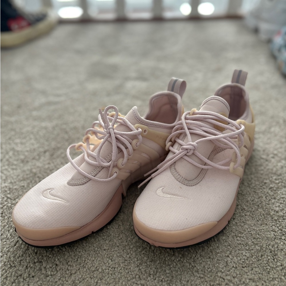 Nike Women's Soft Pink Athletic Shoes